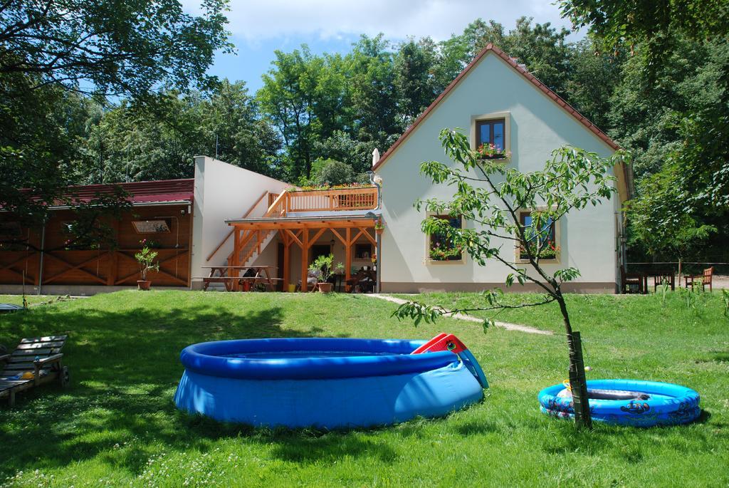 Penzion Staj Navary Apartment Екстериор снимка
